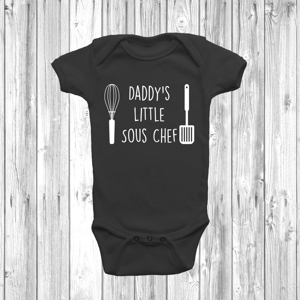 Get trendy with Daddy's Little Sous Chef Baby Grow - Baby Grow available at DizzyKitten. Grab yours for £8.45 today!